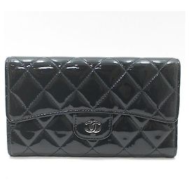 Chanel Cartera clásica en piel charol azul marino