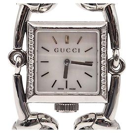 Gucci Signoria Uhr aus Stahl und Diamanten