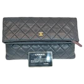 Clutch in Caviar Morbido con Patta Pieghevole e Doppia Cerniera - Chanel