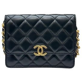 Chanel Pochette WOC Season Candy en peau d'agneau noire avec bijouterie dorée