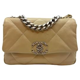 Chanel Piccola borsa a tracolla in agnello beige