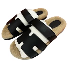 Hermès Sandali Cipres in shearling neri