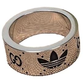 Anello largo in argento sterling con incisione del logo Adidas Trefoil - Gucci