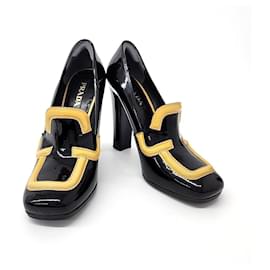 Mocassini in vernice Prada