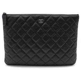 Chanel Clutch Classic New Medium in Caviar Nero