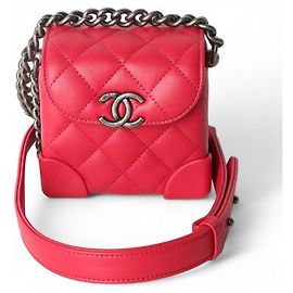 Chanel Mini borsa Jenny con catena in argento antico in pelle di agnello rossa