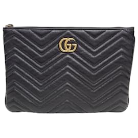 Clutch Pouch in pelle trapuntata GG Marmont nera - Gucci