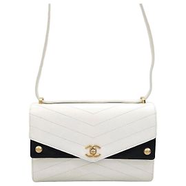 Chanel Weiße Chevron-Klappentaschen-Serie