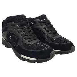 Chanel Cruise Sneaker aus schwarzem Tweed mit CC-Logo