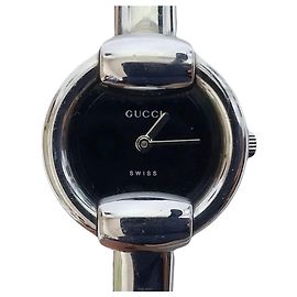 Gucci Orologio da donna con quadrante nero e morsetto in acciaio