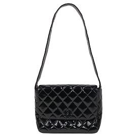 Chanel Borsa a tracolla So Black in vernice trapuntata CC