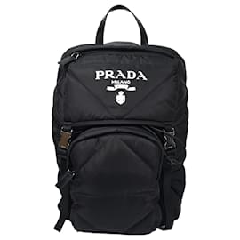 Prada Mochila acolchoada com capuz em Re-Nylon