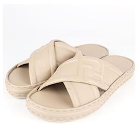 Fendi Sandali e pantofole in pelle Napa