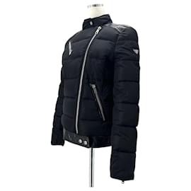 Gesteppte Rider Kurzjacke für Damen mit Triangle-Logo - Prada