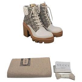 Gucci Stivaletti con lacci in pelle GG Supreme con tacco da donna