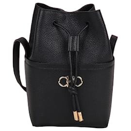 Salvatore Ferragamo Mini borsa a secchiello crossbody Gancini nera Ferragamo
