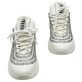Miu Miu Weiße Leder-Sneaker mit Kristallen