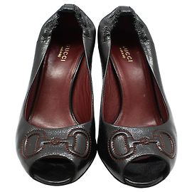 Gucci Décolleté a punta aperta in vernice nera con mors