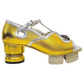 Décolleté e sandali con tacco in pelle metallizzata dorata e cristalli - Gucci