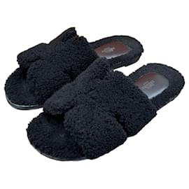 Hermès Pantofole in shearling Izmir Nero