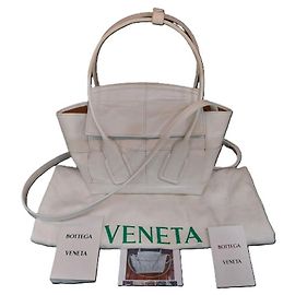 Bottega Veneta Bolsa de ombro White Intrecciato Arco Mini Tote Small