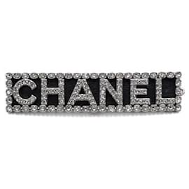 Clip per capelli quadrato con logo in lettere di cristallo di stagione - Chanel