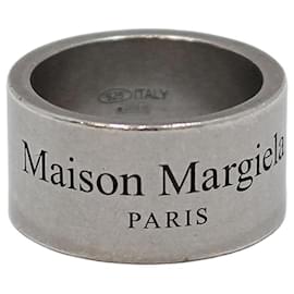 Anello largo Maison Margiela con incisione del logo in argento - Maison Martin Margiela