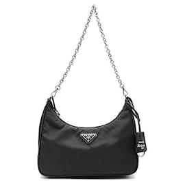 Borsa Hobo in Tessuto Re-Nylon con tracolla a catena - Prada