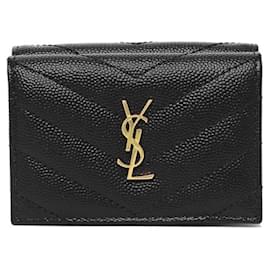 Kleiner Saint Laurent Geldbeutel aus schwarzem Monogramm-Kornleder mit Poudre-Prägung