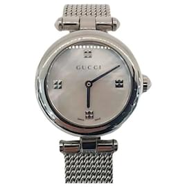 Gucci Diamantissima Damenarmbanduhr mit Quarzwerk und Mother of Pearl Zifferblatt