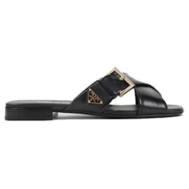 Prada Sandali in pelle incrociati