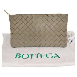 Bottega Veneta Piccola pochette in pelle intrecciata Intrecciato verde oliva
