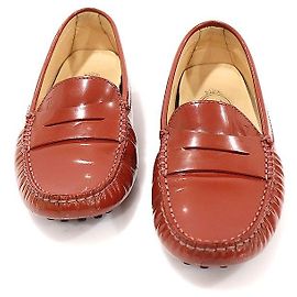 Tod's Mocasines de conducción Gommino en charol rojo y marrón para mujer