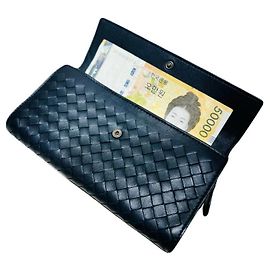 Bottega Veneta Cartera larga con solapa con cremallera en cuero negro Intrecciato