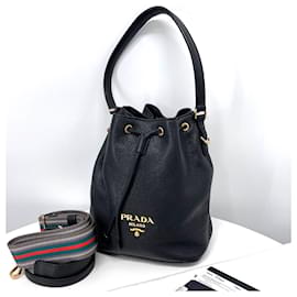 Prada Borsa a secchiello Vitello Daino Crossbody Nera