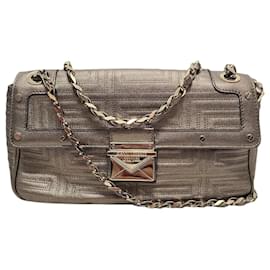 Borsa a tracolla con patta in pelle vernice trapuntata e perle dorate - Versace