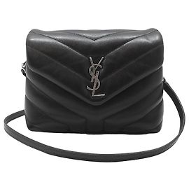 Saint Laurent Borsa a tracolla Loulou Toy in pelle nera con monogramma argento
