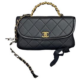 Chanel Borsa Season con manico superiore e catena nera con finiture dorate