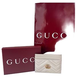Gucci Tarjetero matelassé GG Marmont Gris claro