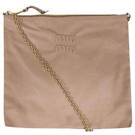 Miu Miu Borsa a tracolla in pelle morbida con catena logo da donna Cammeo Beige