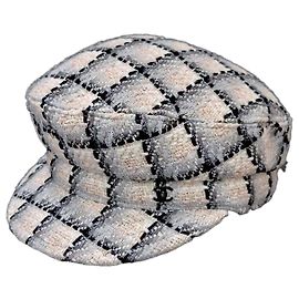 Chanel Tweed CC Logo Jagdkappe