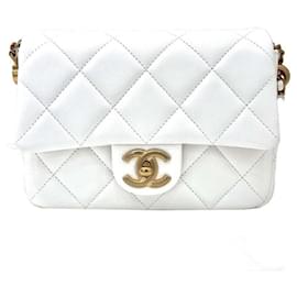Chanel La mia mini borsa a tracolla decorata con perle perfette