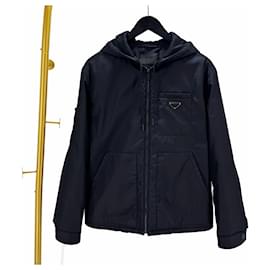 Prada Giacca con cappuccio con logo triangle in Re-Nylon Nero