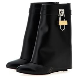Givenchy Botines con cierre Shark en piel