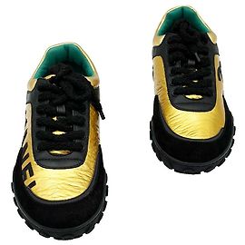 Chanel Sneaker da donna con logo CC oro metallizzato