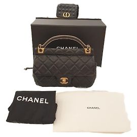 Chanel Borsa con patta con manico superiore in metallo e catena in agnello nero