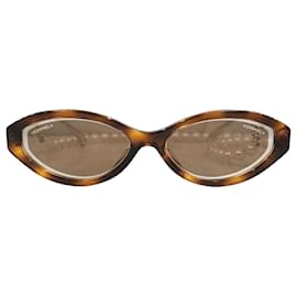 Gafas de sol ojo de gato con correa de perlas - Chanel