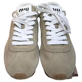 Miu Miu Sneaker aus Wildleder Plum Suede Beige