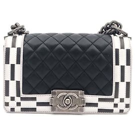 Chanel Boy Bag Small aus Lammleder