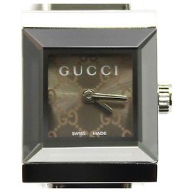 Gucci Stahlarmbanduhr mit Quarzwerk und Armreif-Design